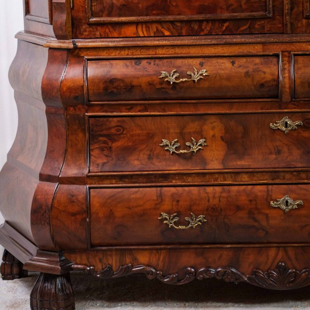 Шкаф — витрина