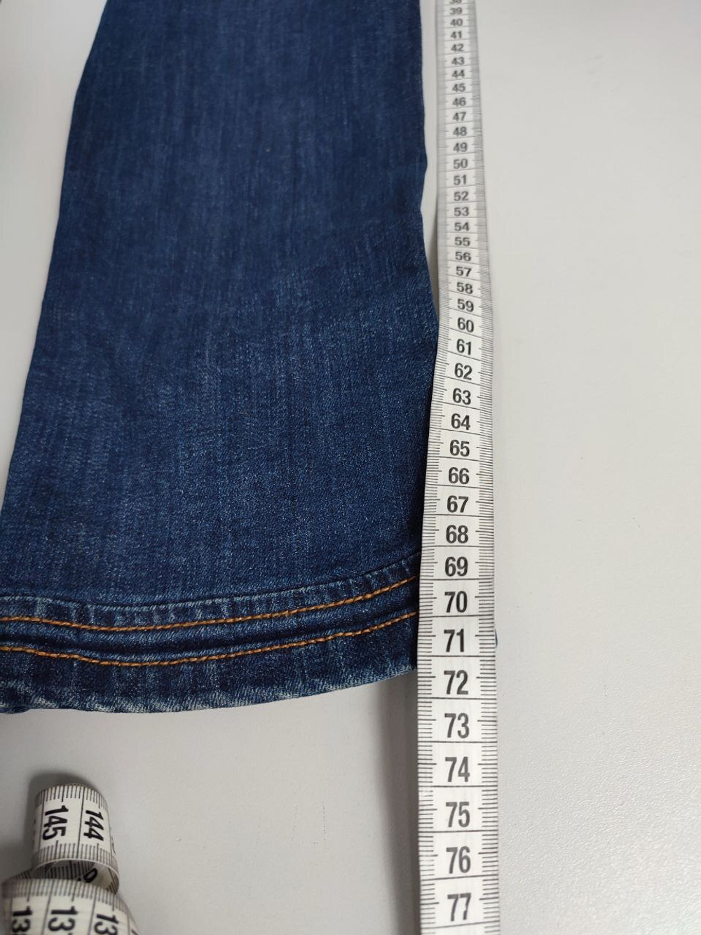 Джинсы Reserved с рваным эффектом 44 размер