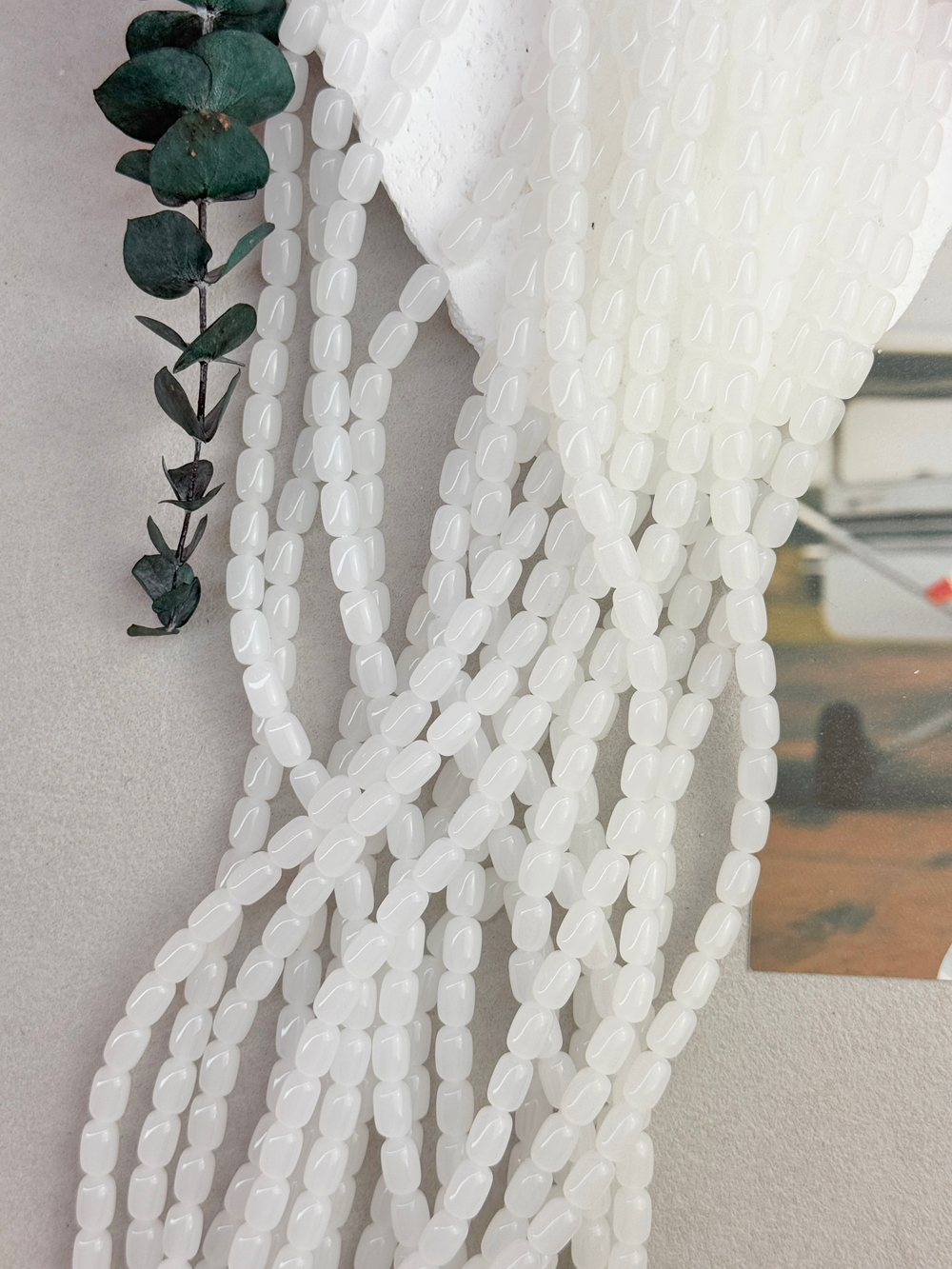 Стеклянные бусины, бочонок 6*9 мм, нить 38 см, "Белый опал"