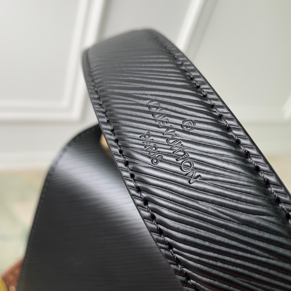 Louis Vuitton Twist MM