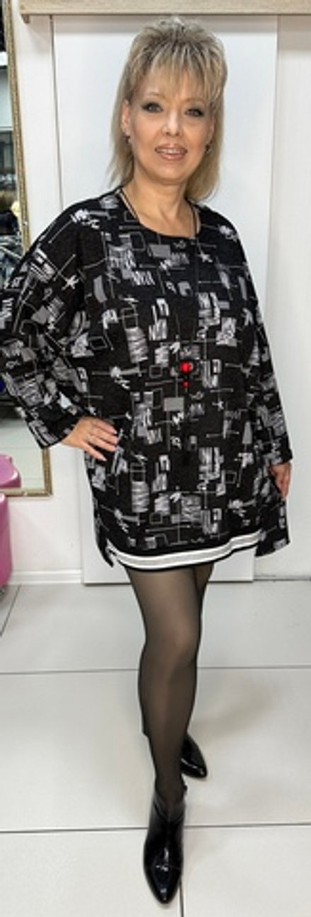 Нарядная туника с красивым фасоном и подвеской