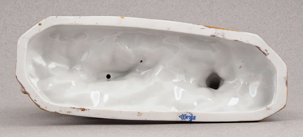 Зубр. Фарфоровая скульптура. С.И Вайнштейн-Машурина. Дмитровский фарфоровый завод.