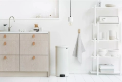 Brabantia - Контейнер для мусора NewIcon 30л белый / артикул   111785  / GTIN 8710755111785