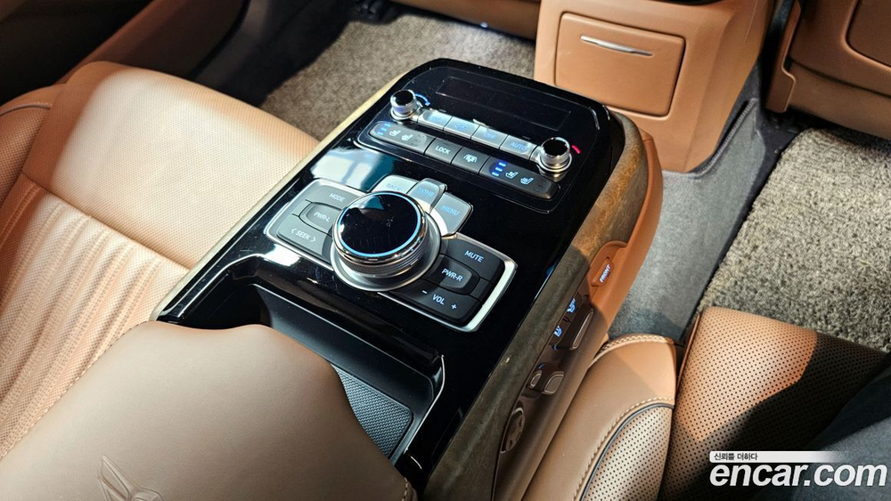 Genesis G90 5.0 AWD (06.2020)