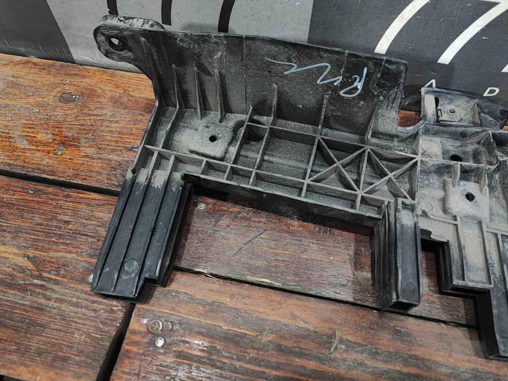 Кронштейн решетки радиатора левый Haval Jolion 24-нв Б/У Оригинал 5509102XST13A