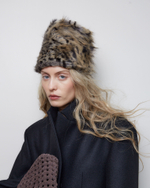 Шапка-цилиндр из искусственного меха Стелла Маккартни с принтом рысь