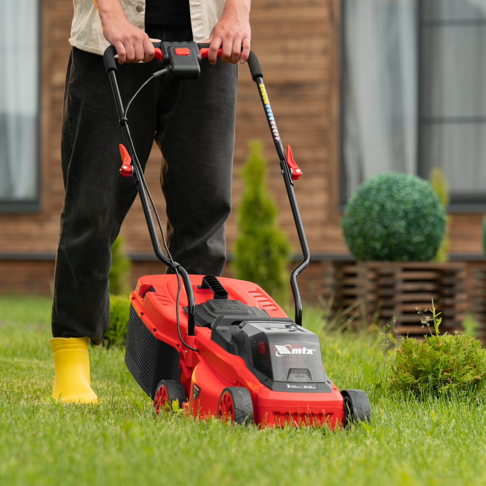 Газонокосилка аккумуляторная бесщеточная CLM-320, 320 мм, травосб. 30 л, Li-Ion, 20 В MTX