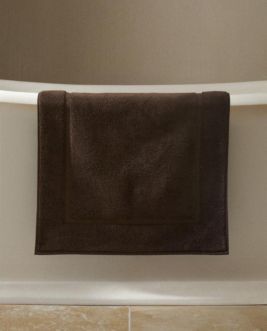 ZARA HOME КОВРИК ДЛЯ ВАННОЙ ИЗ МЯГКОЙ ТКАНИ, КОРИЧНЕВЫЙ