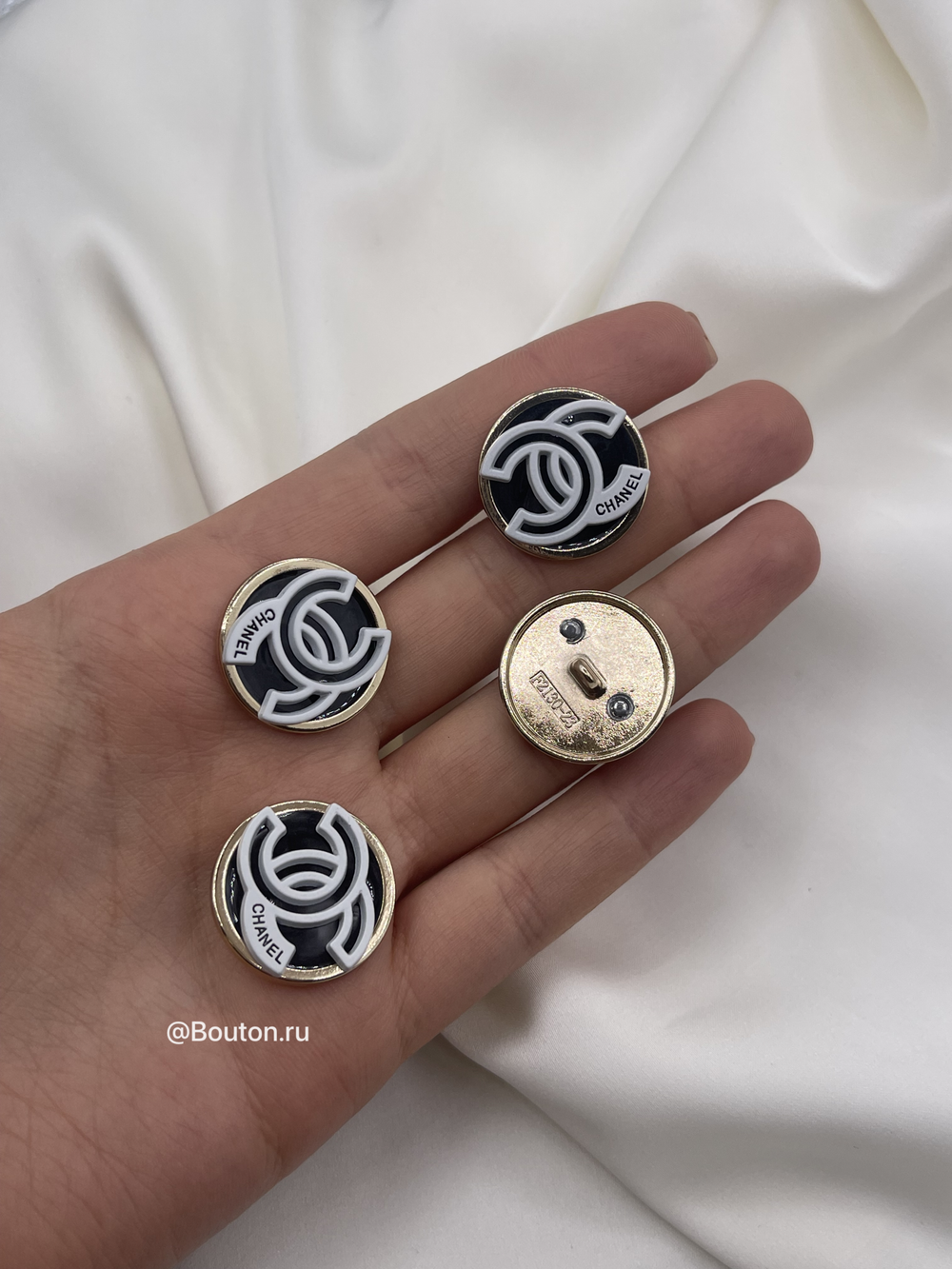 Пуговицы Шан . серое лого пластик