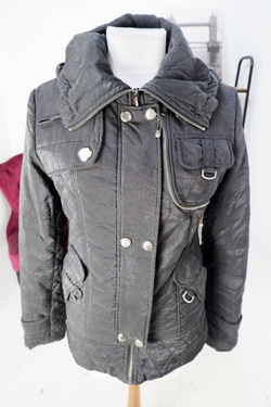 Куртка демисезонная практичная, маркировка L, визуально на 46 размер