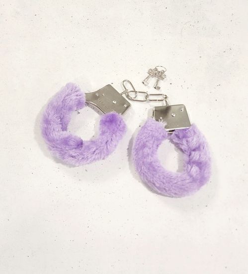 Наручники меховые, сиреневые