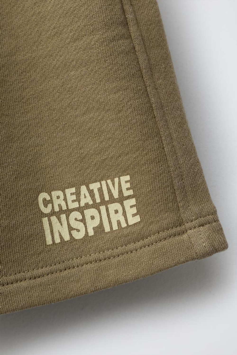 ZARA ШОРТЫ ИЗ МЯГКОЙ ТКАНИ С НАДПИСЬЮ, ХАКИ