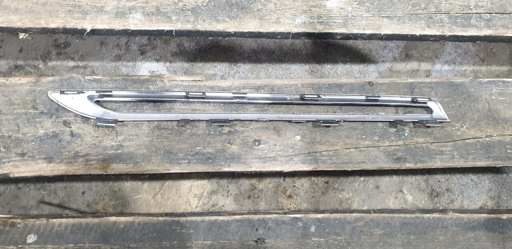 Молдинг решетки радиатора Mercedes ML GLE (W166) 15-19 Б/У Оригинал A1668881585