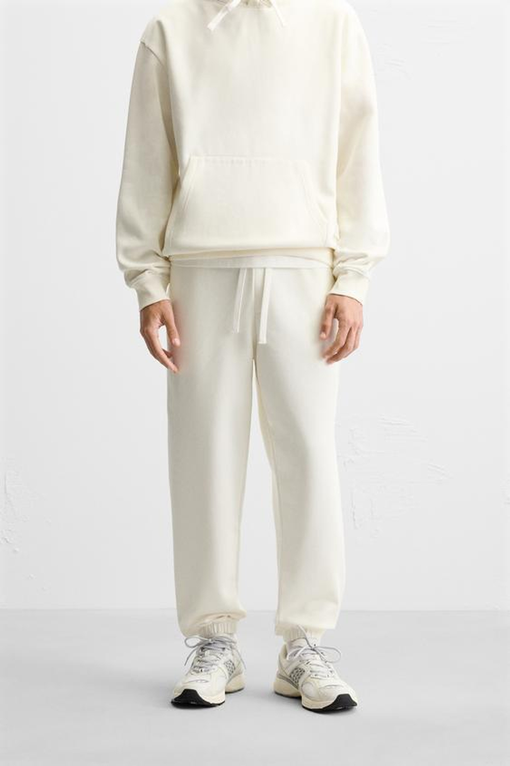 ZARA БАЗОВЫЕ БРЮКИ-ДЖОГГЕРЫ, ЖЕЛТОВАТО-БЕЛЫЙ