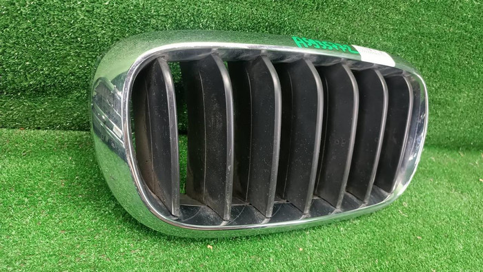 Решетка радиатора правая BMW X5 F15 X6 F16 (2013-2018)
