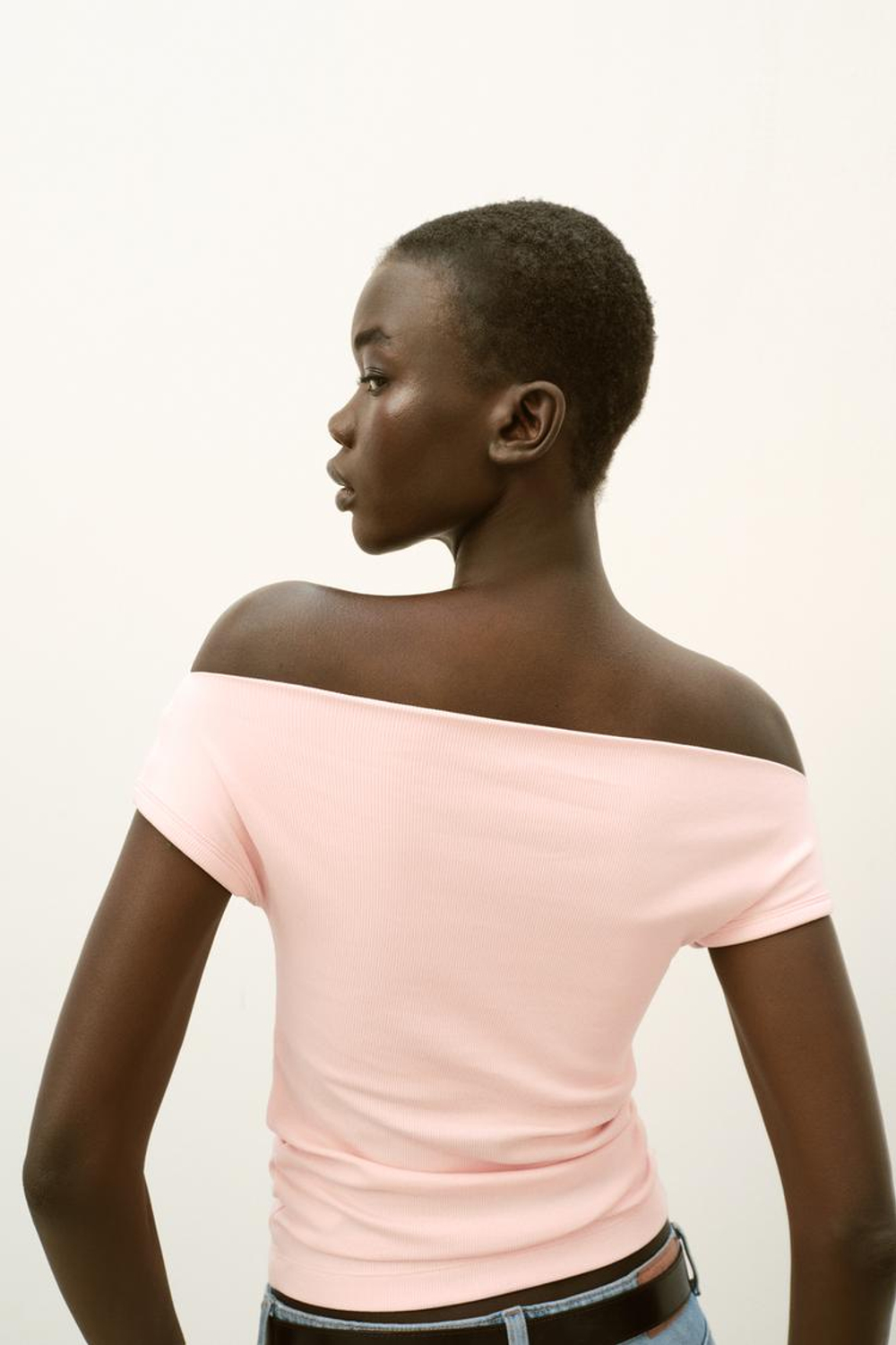 ZARA ФУТБОЛКА С ВЫРЕЗОМ ЛОДОЧКОЙ, ПУДРОВО-РОЗОВЫЙ
