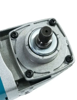 Полировальная машина Makita - мощный инструмент с регулировкой скорости и защитой от перегрузок.