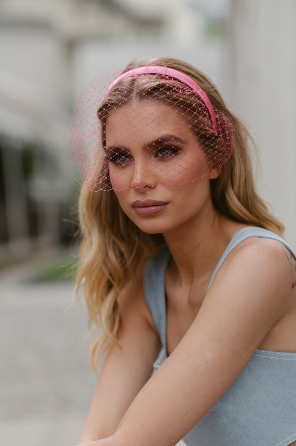 Вуаль розовая на тонком ободке