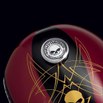 99670-04 ЭМБЛЕМА СТАЛЬНАЯ С СИМВОЛИКОЙ HARLEY-DAVIDSON, УСТАНАВЛИВАЕТСЯ НА КРЫШКУ ТОПЛИВНОГО БАКА МОТОЦИКЛА