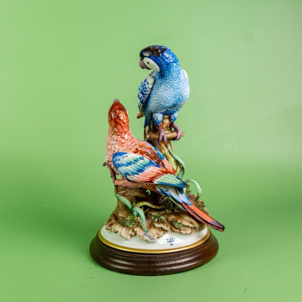 Фарфоровая мануфактура Capodimonte. «Пара попугаев на ветке»