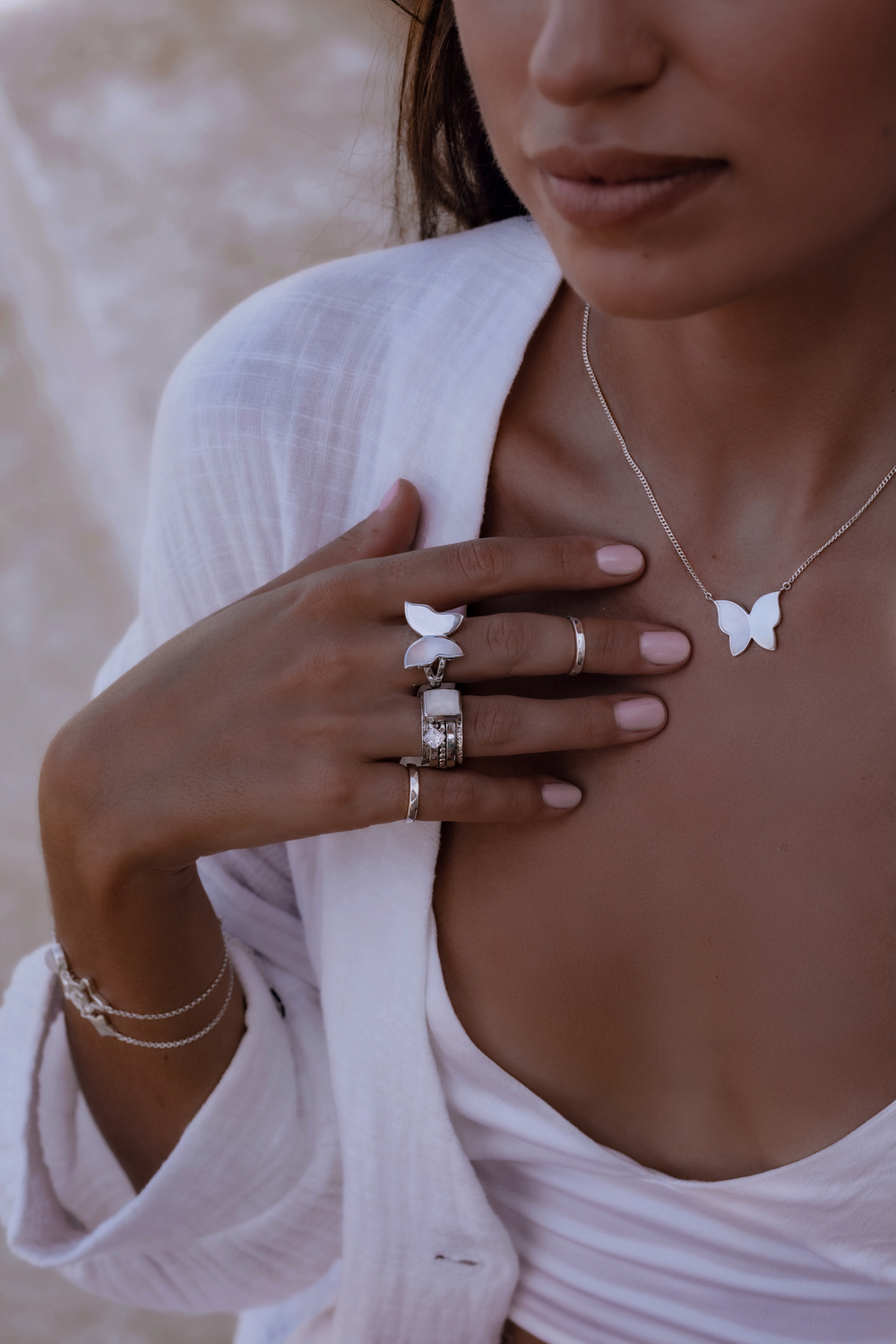 Колье «Бабочка» с белым перламутром