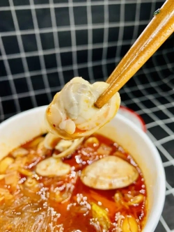 Лапша фунчоза "Гуанхуа" с овощами и моллюсками кисло-острая