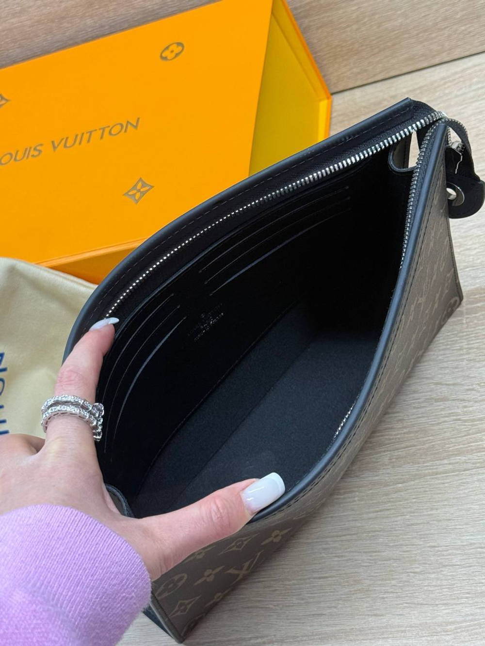 Клатч Louis Vuitton