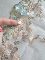 Вышивка на сетке нежные цветы на белом К201 правая