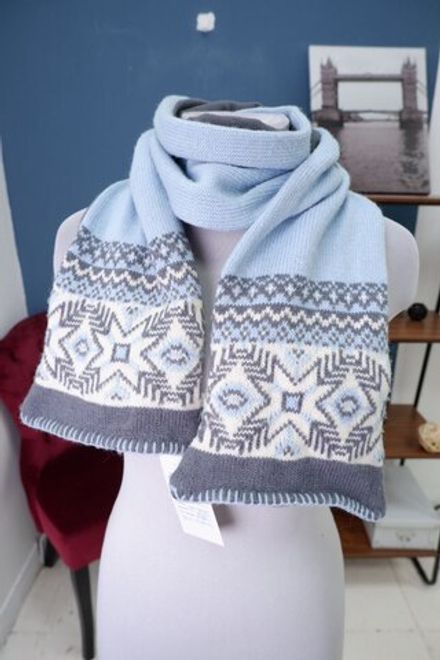 Шарф с орнаментом