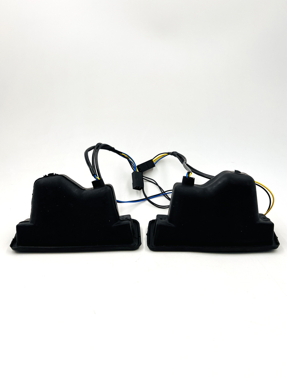 Чехол (кожух) подфарника ВАЗ 2103, 2106 с проводами 2 шт