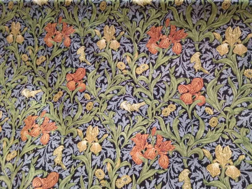 Гобеленовая ткань Ирисы тёмный фон ширина 150 см