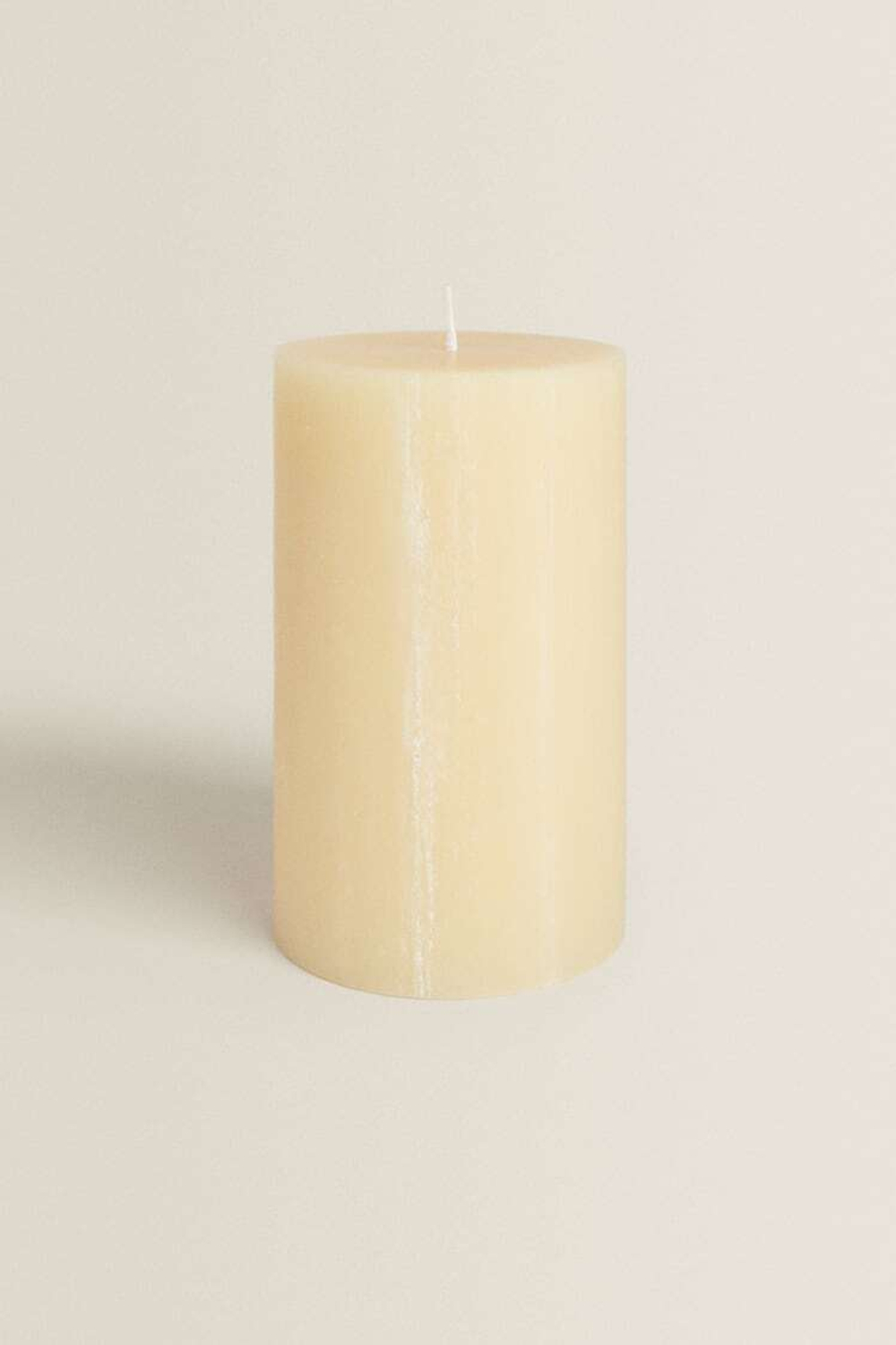 ZARA HOME ЦИЛИНДРИЧЕСКАЯ СВЕЧА,  СЛИВОЧНОЕ МАСЛО
