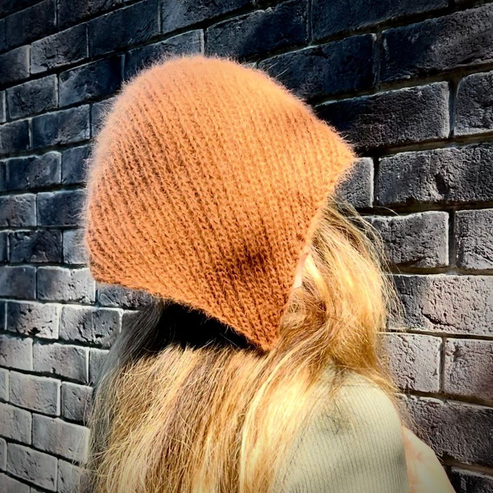 Видео мастер-класс по вязанию косынки-чепчика спицами "Winter cat"