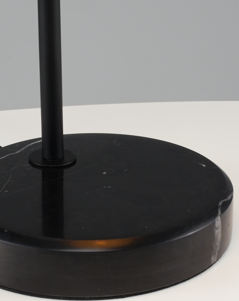 Лампа настольная Moderli V11594-1T Omaha