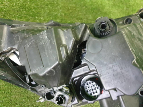 Битая Фара левая Land-Rover Discovery 5 (2016-2021) LED