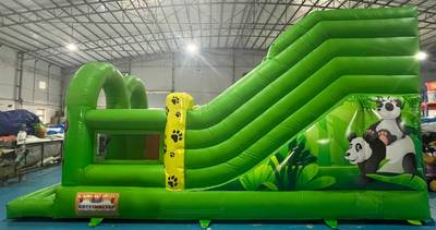 Коммерческий надувной батут «Панды в джунглях», 6×3,5×3,5 м, с горкой