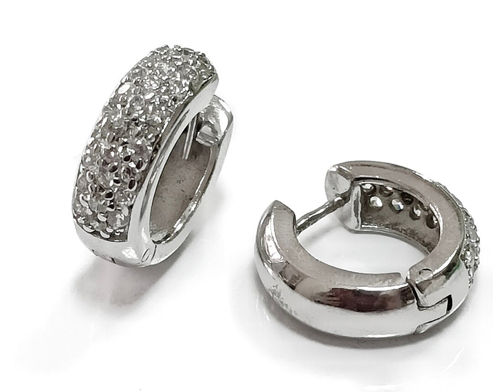 Ювелирные серьги из серебра