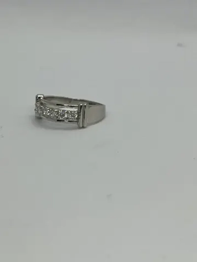 Кольцо серебряное с дорожкой из фианитов