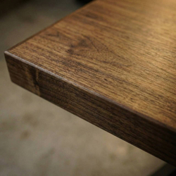 Cтол из массива кавказского дуба, классика