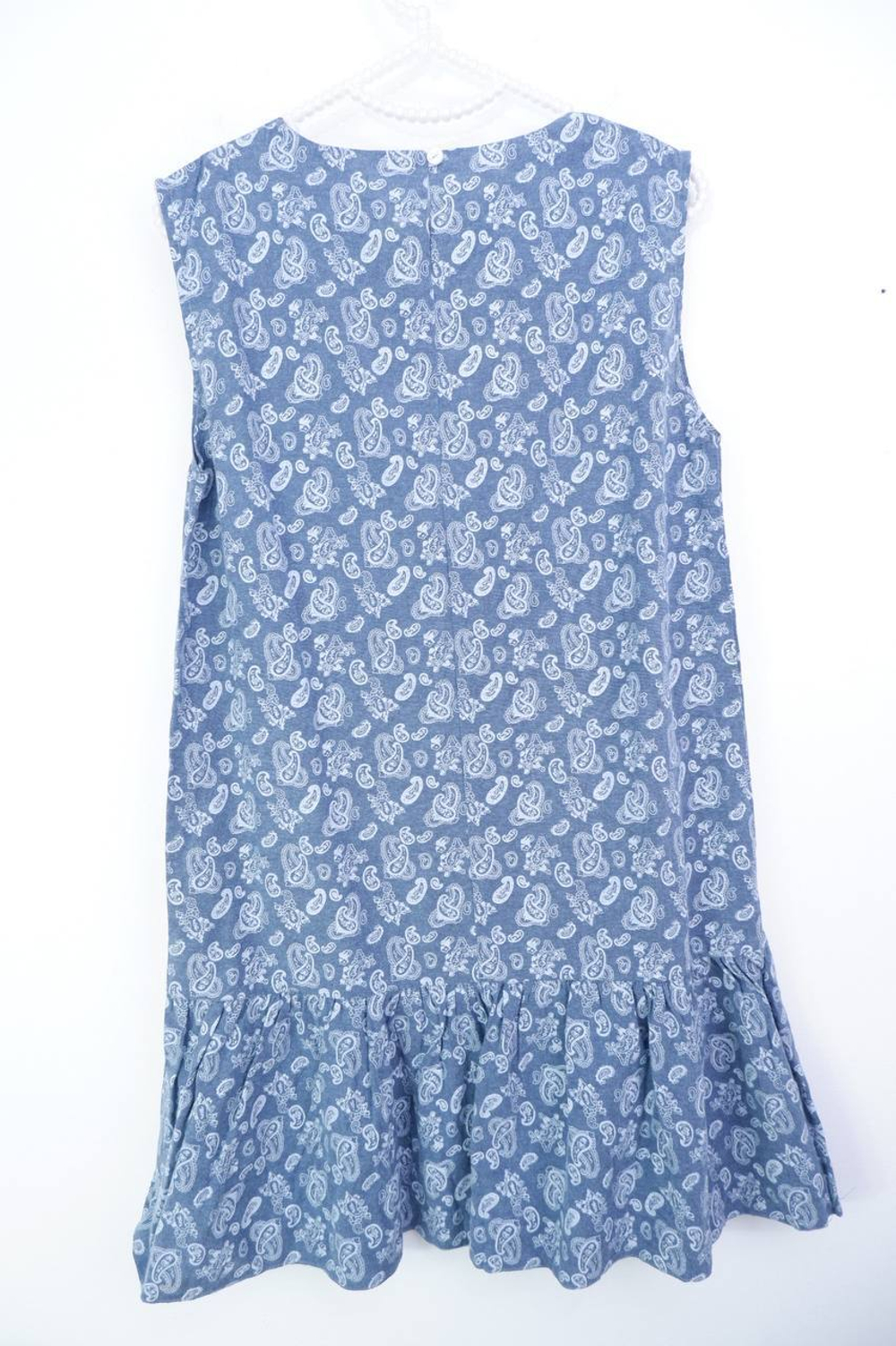 Платье лаконичного кроя и спокойного дизайна на рост 164 см