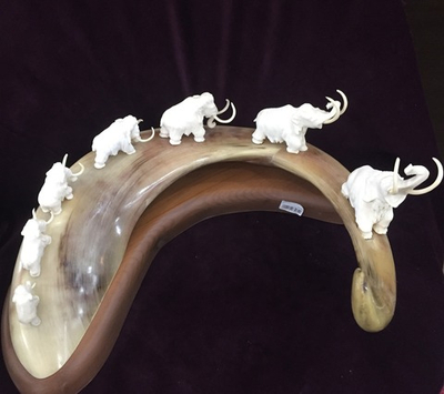 Семь мамонтов, композиция