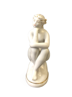Фарфоровая Статуэтка "На пляже" ЛФЗ