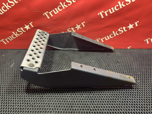 Подножка ящика АКБ