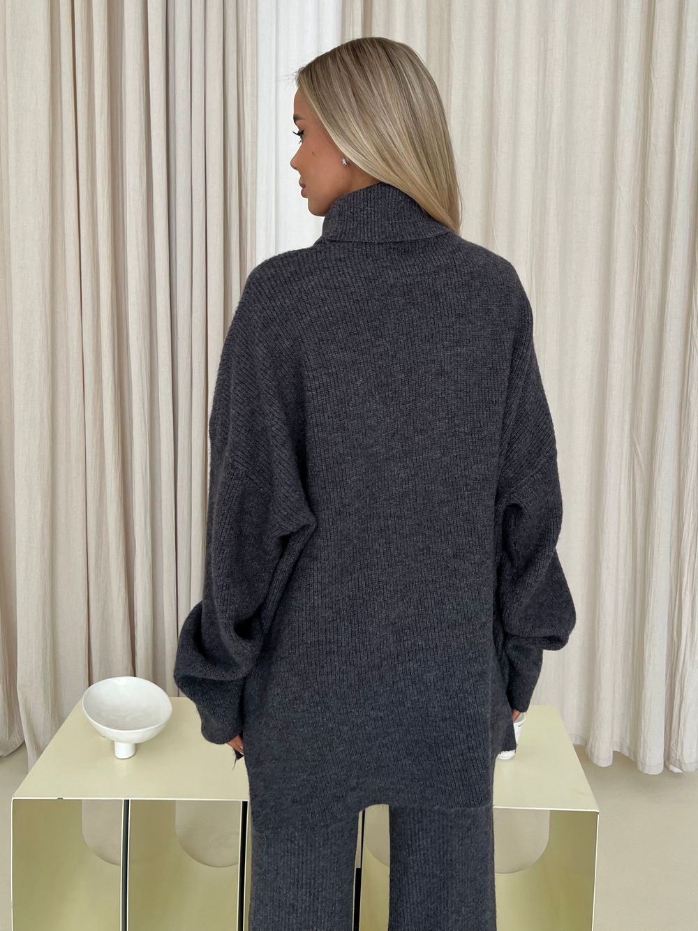 Шерстяной костюм серый