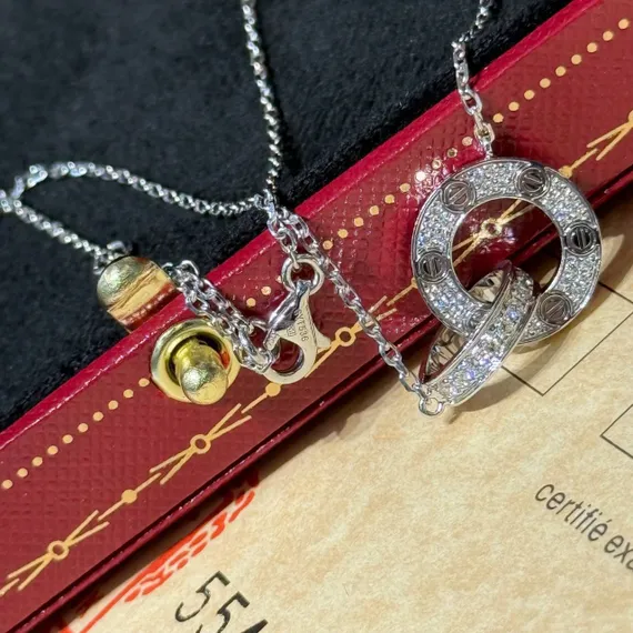 Колье Cartier Interlocking Love