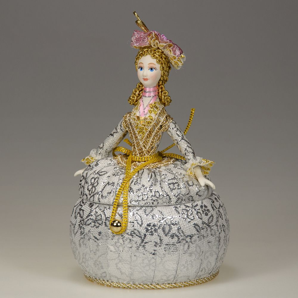 Кукла-шкатулка Барышня в парчовом платье