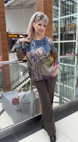 Цветной, теплый джемпер с абстрактным рисунком