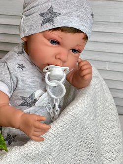 Кукла Marina and Pau 45 cм Luka мягконабивная с пледом в пакете (1245K)