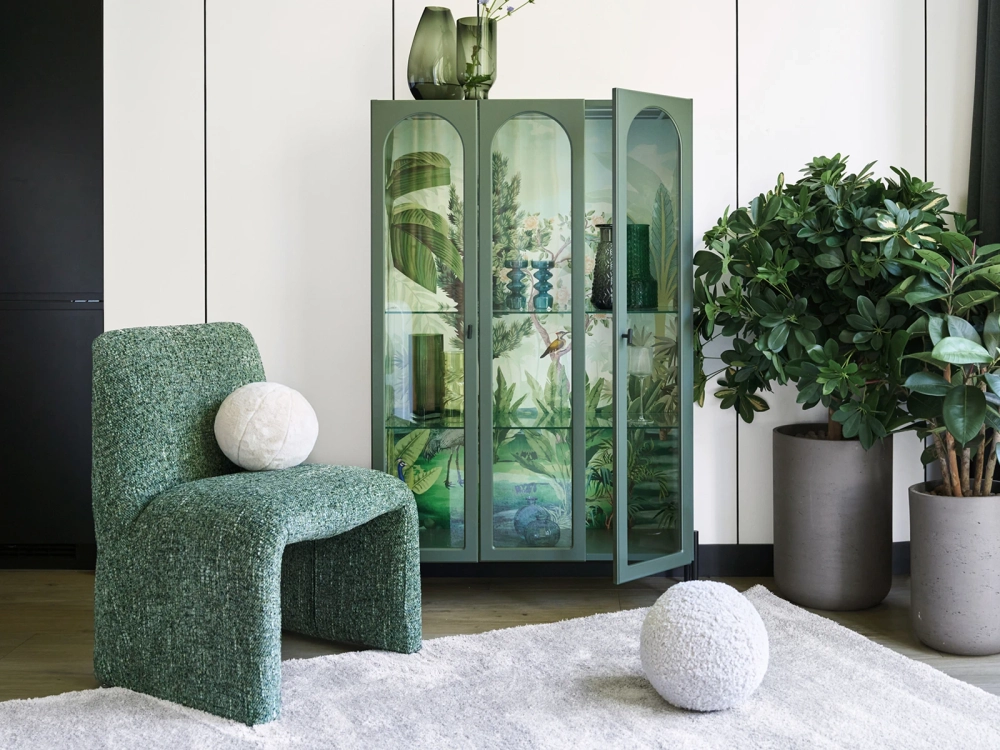 Витрина 3-х дверная Banksy