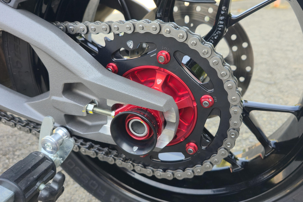 CN432B-FC255 CNC RACING RR SPROCKET AND FLANGE KIT W/ NUTS (P V2, SF V2, MTS V2 2025)